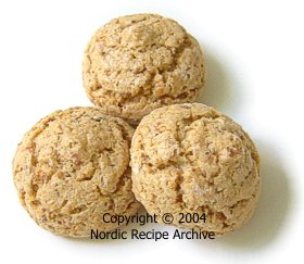 Amaretti cookies