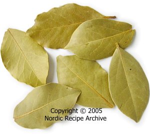 Dried bay leaves